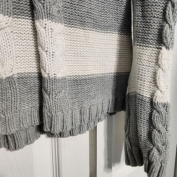 Old Navy Cable Knit Sweater - Picture 9 of 11